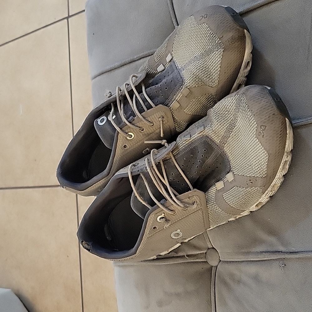 Men's On Cloud size 10.5